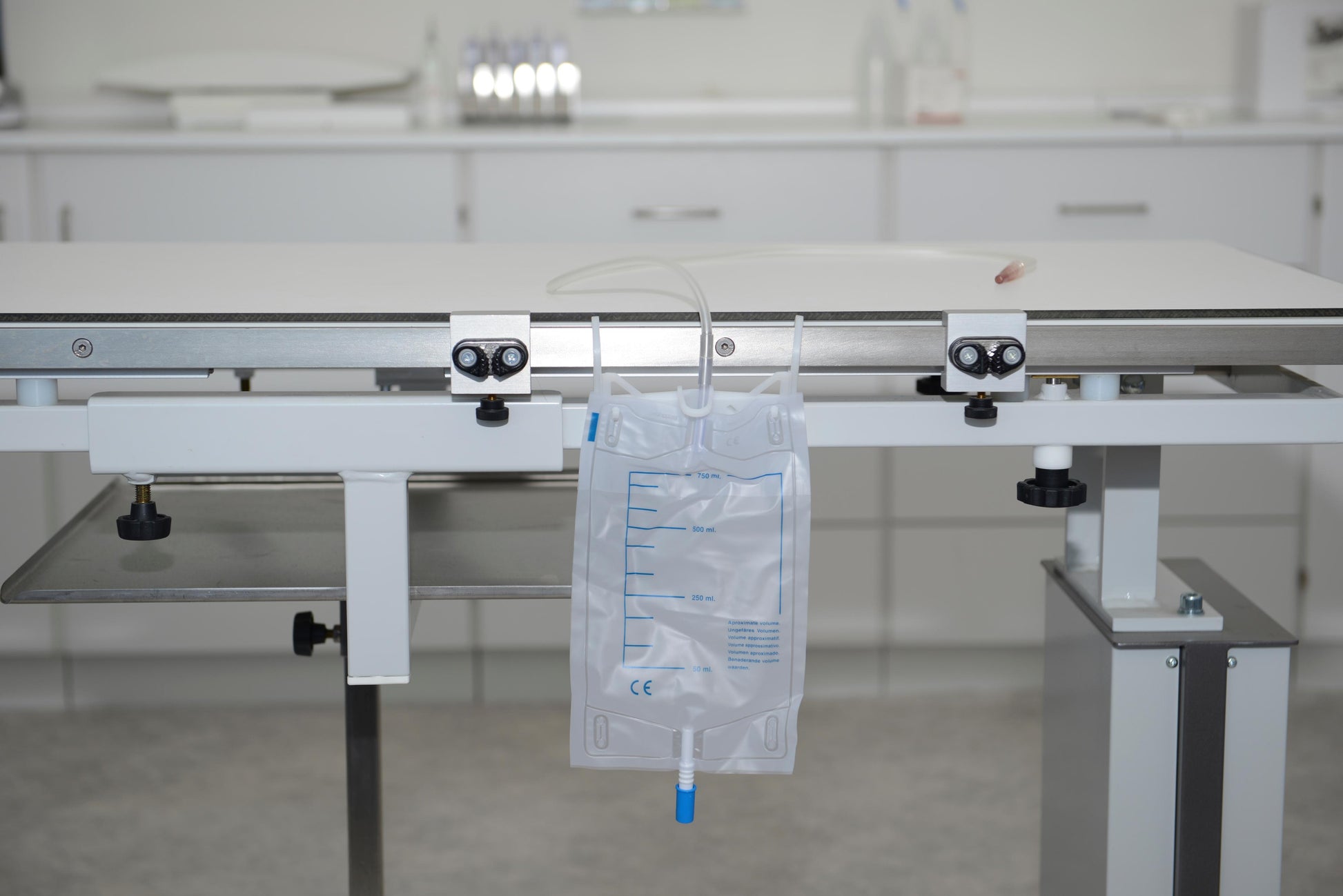 KRUUSE | Colgador para bolsas de orina - secondary packshot or packaging