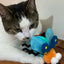Gigwi | Juguete para gatos Luciérnaga "Shining Friends" con luz LED activada y catnip en el interior — foto oficial GiGwi
