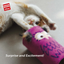 Gigwi | Juguete para gatos MELODY CHASER tubular/pluma búho en uso — fotografía original del catálogo GiGwi 2026