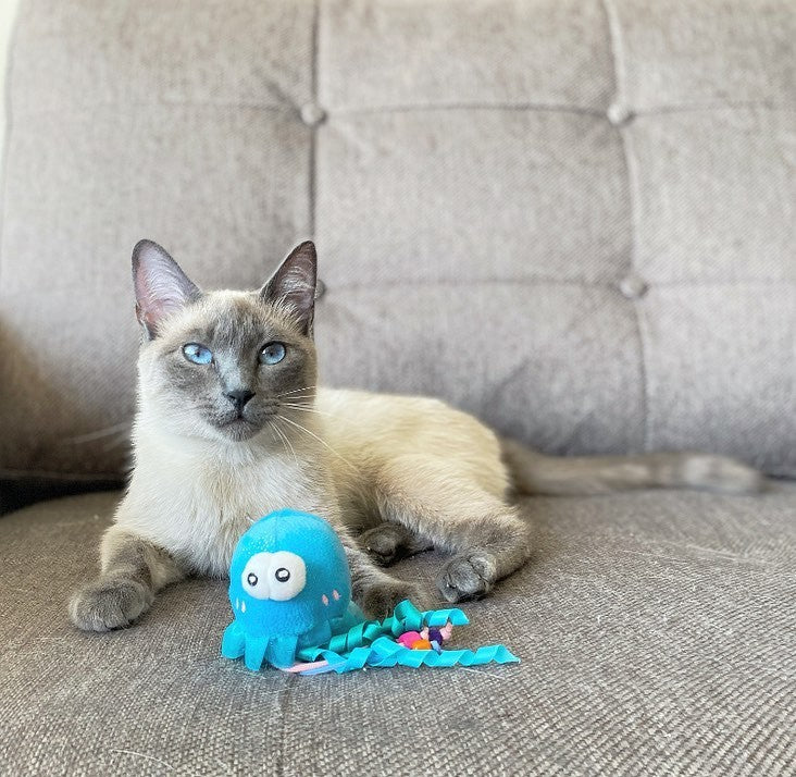 Gigwi | Juguete para gatos Medusa "Shining Friends" con luz LED activada y catnip en el interior