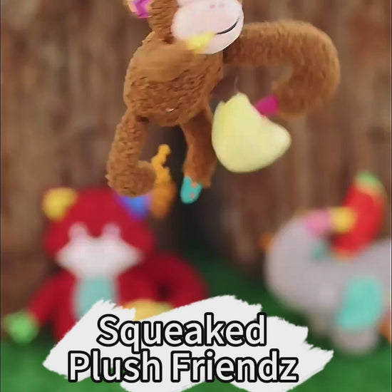 GiGwi Plush Friendz: presentación oficial del elefante y la ardilla y demostración de la familia con sonido y papel crujiente.