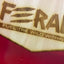 Gatos prueban los alimentos húmedos Feral en una degustación de la gama felina, con texto en español.